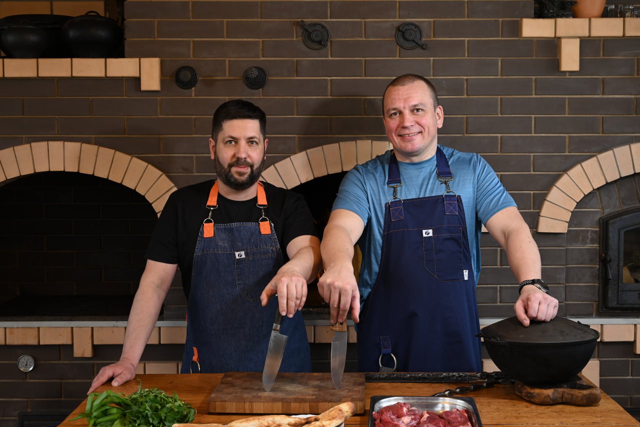 Мужики у плиты